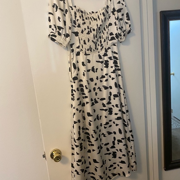 Stunning Spring Dress! - Picture 4 of 8